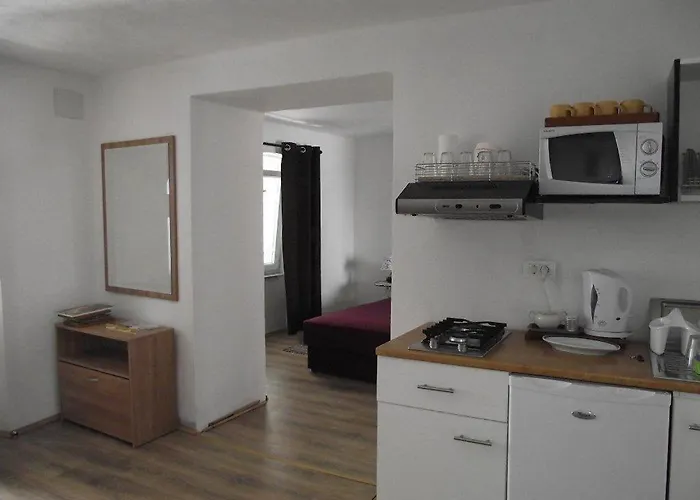 Apartments Dobrinj דירה *