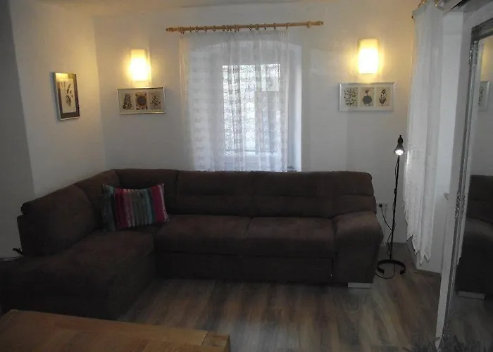 Apartments Dobrinj דירה *